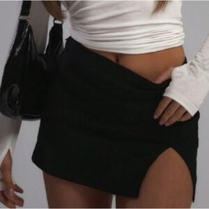 Y2K Black mini low rise skirt